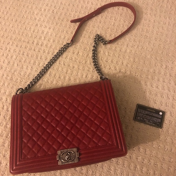 Red Chanel large caviar skin ruthenium tone metal - Picture 2 of 7